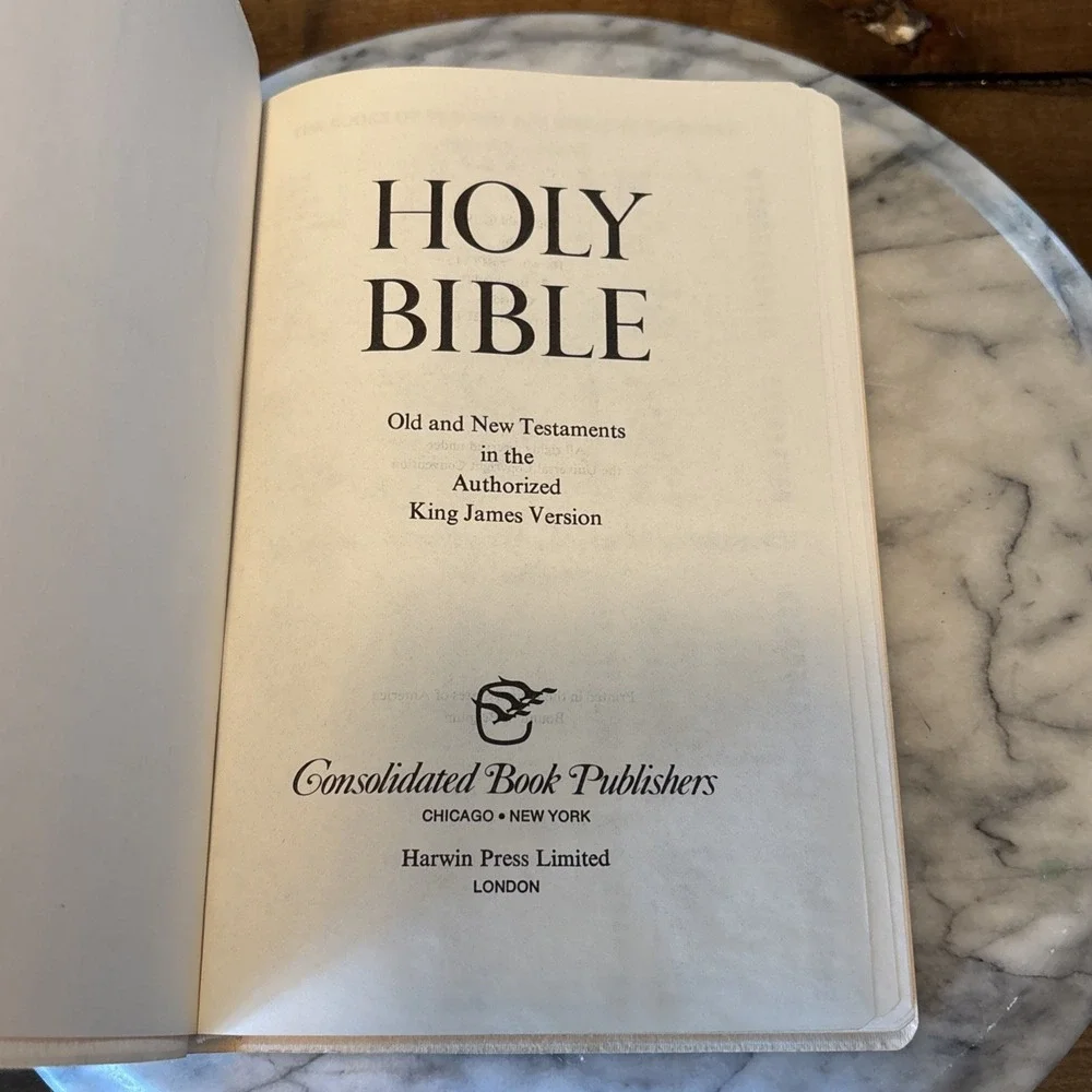 VTG 1976 Cedar Bible Safe Box With‎ Windsor King James Red Letter Ed Slim Bible